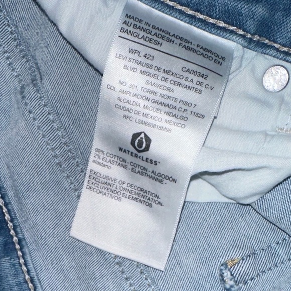 Signature By Levi Strauss Distressed Jean Shorts 16 - Picture 4 of 4